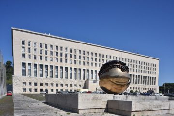 MINISTERO DEGLI AFFARI ESTERI
FARNESINA
SCULTURA GIO POMODORO