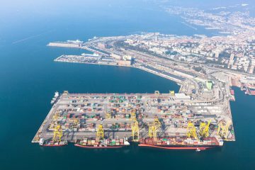 PORTO DI TRIESTE PORTO DI TRIESTE
NAVE
NAVI
ATTRACCO
IMBARCAZIONE
IMBARCAZIONI
ORMEGGIO
BARCA
BARCHE
CARGO
MERCI